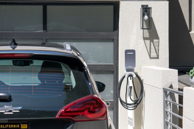 products-electric-charging-station-residential-example