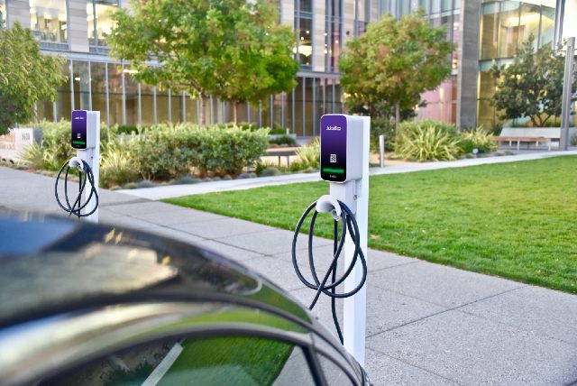 products-electric-charging-station-commercial-example